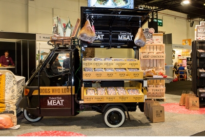 Natural Fresh Meat introductie merk beursstand piaggio _ maek creative team
